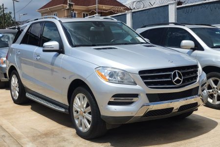 Mercedes Benz ML front side view