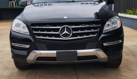 Mercedes benz ML 350 Front View