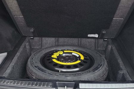 Mercedes benz ML 350 spare tyre trunk