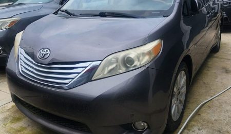 toyota sienna 2011 front seat