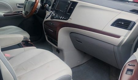 toyota sienna 2011 passanger seat