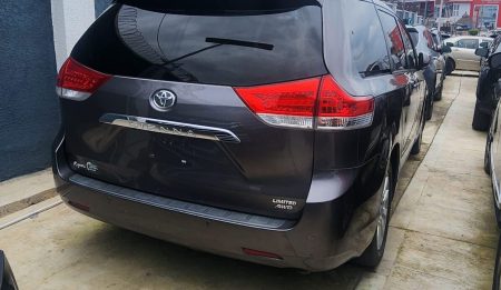 toyota sienna 2011 back view