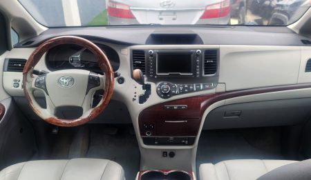 toyota sienna 2011 dashboard