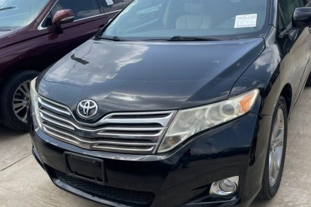 TOYOTA VENZA front view