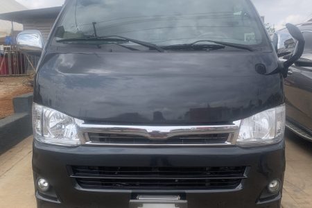 Toyota Hiace frontal view